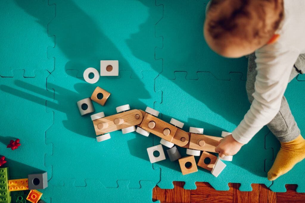 descubre los beneficios de los juegos de construcción en las edades más tempranas